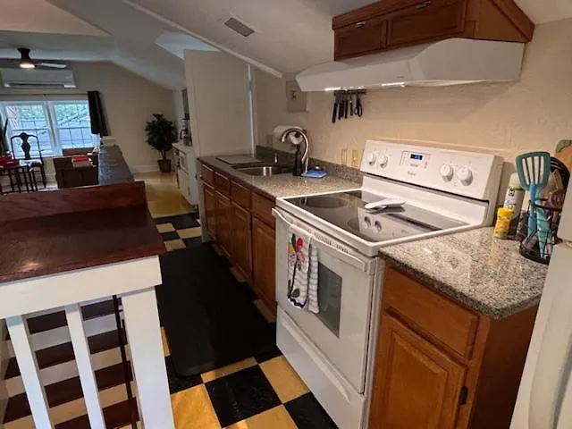 Old Town Garden Loft *