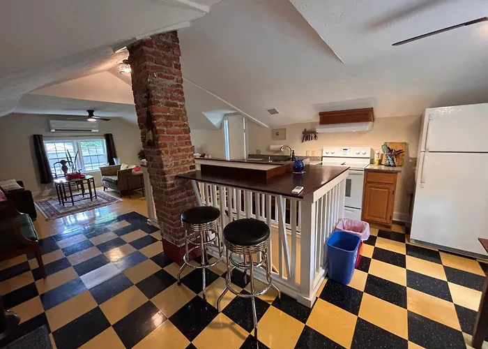 Old Town Garden Loft Apartment